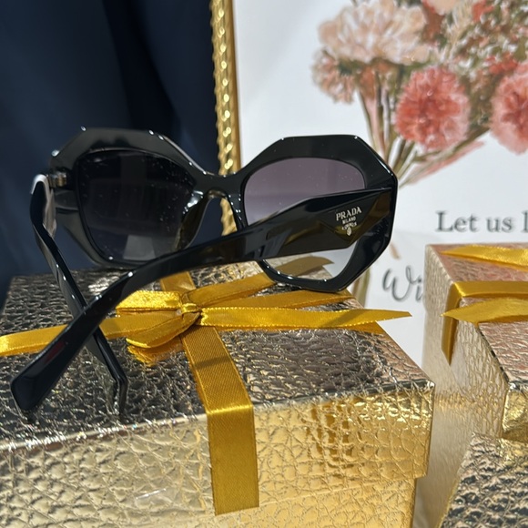 🖤Prada PR 16WS 1AB5D1 Black Plastic Geometric Sunglasses Grey Gradient Lens - Picture 12 of 15